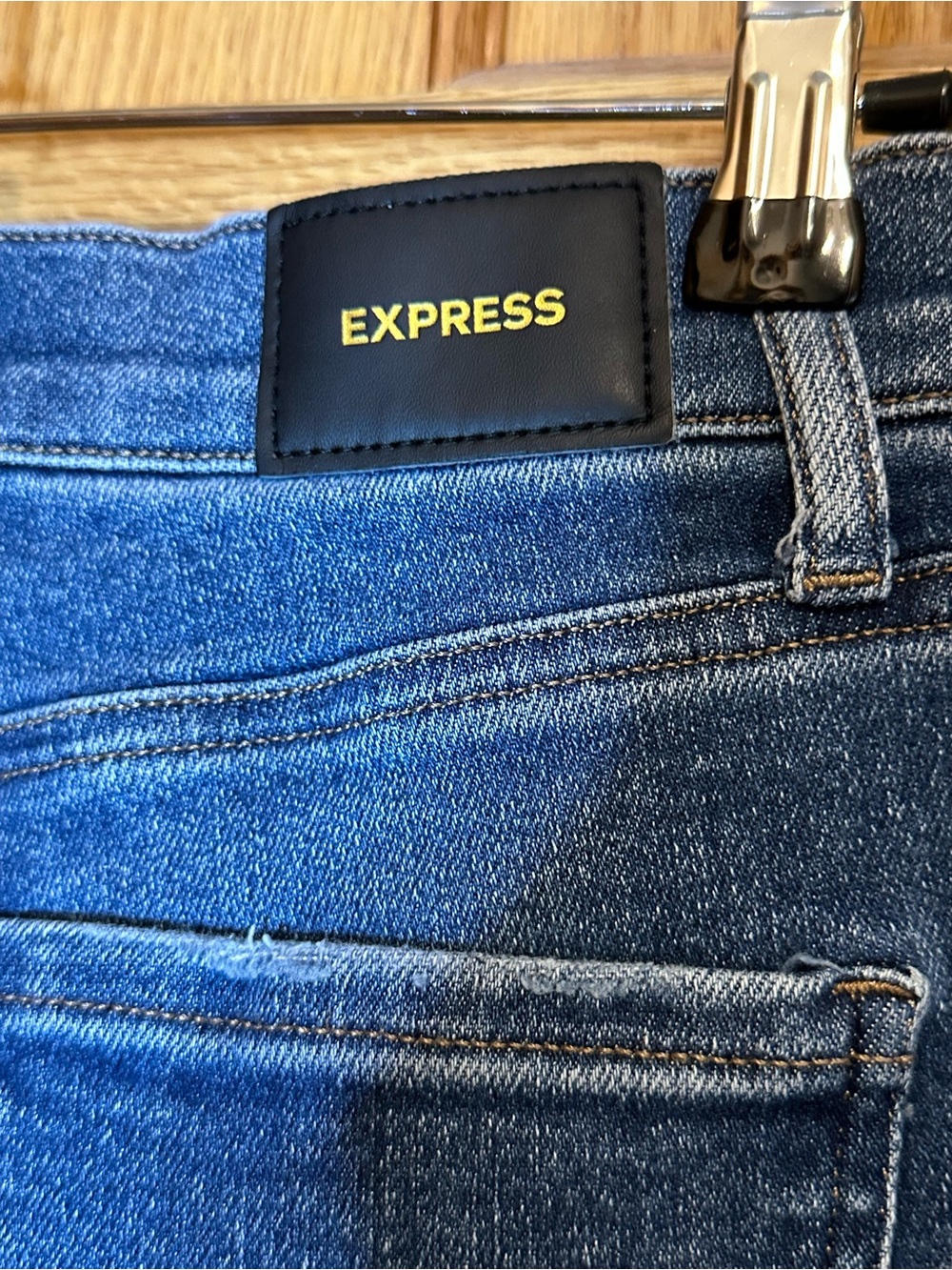 Express Mid Rise Medium Wash FlexX Skyscraper Jeans size 2 - Picture 4 of 10